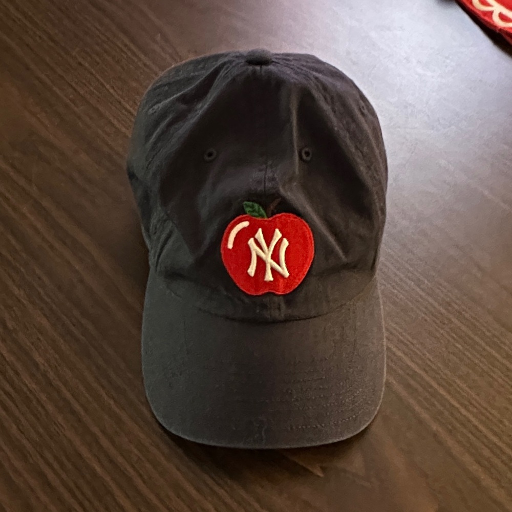 ‘47 NY Yankees "Big Apple" dad hat
